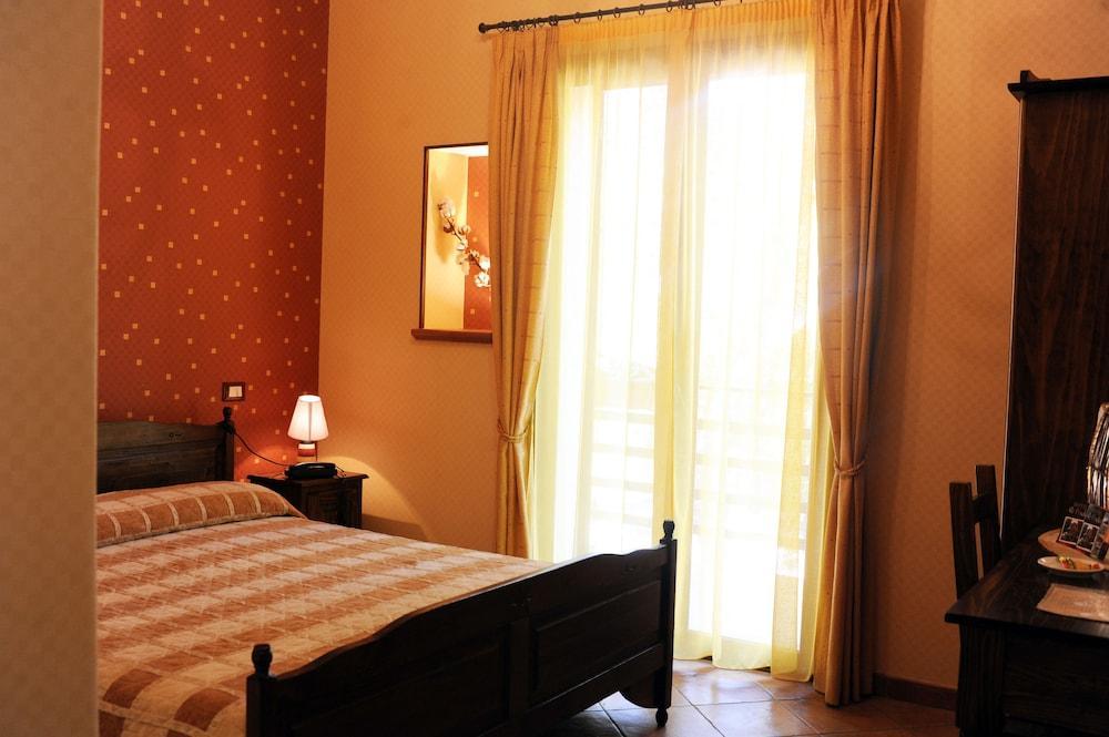 Hotel Alle Pendici Николози Екстериор снимка