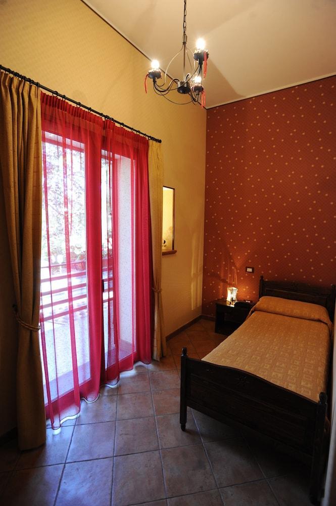 Hotel Alle Pendici Николози Екстериор снимка