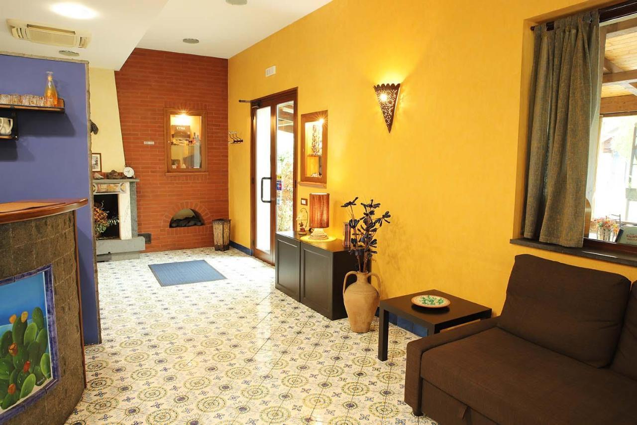 Hotel Alle Pendici Николози Екстериор снимка