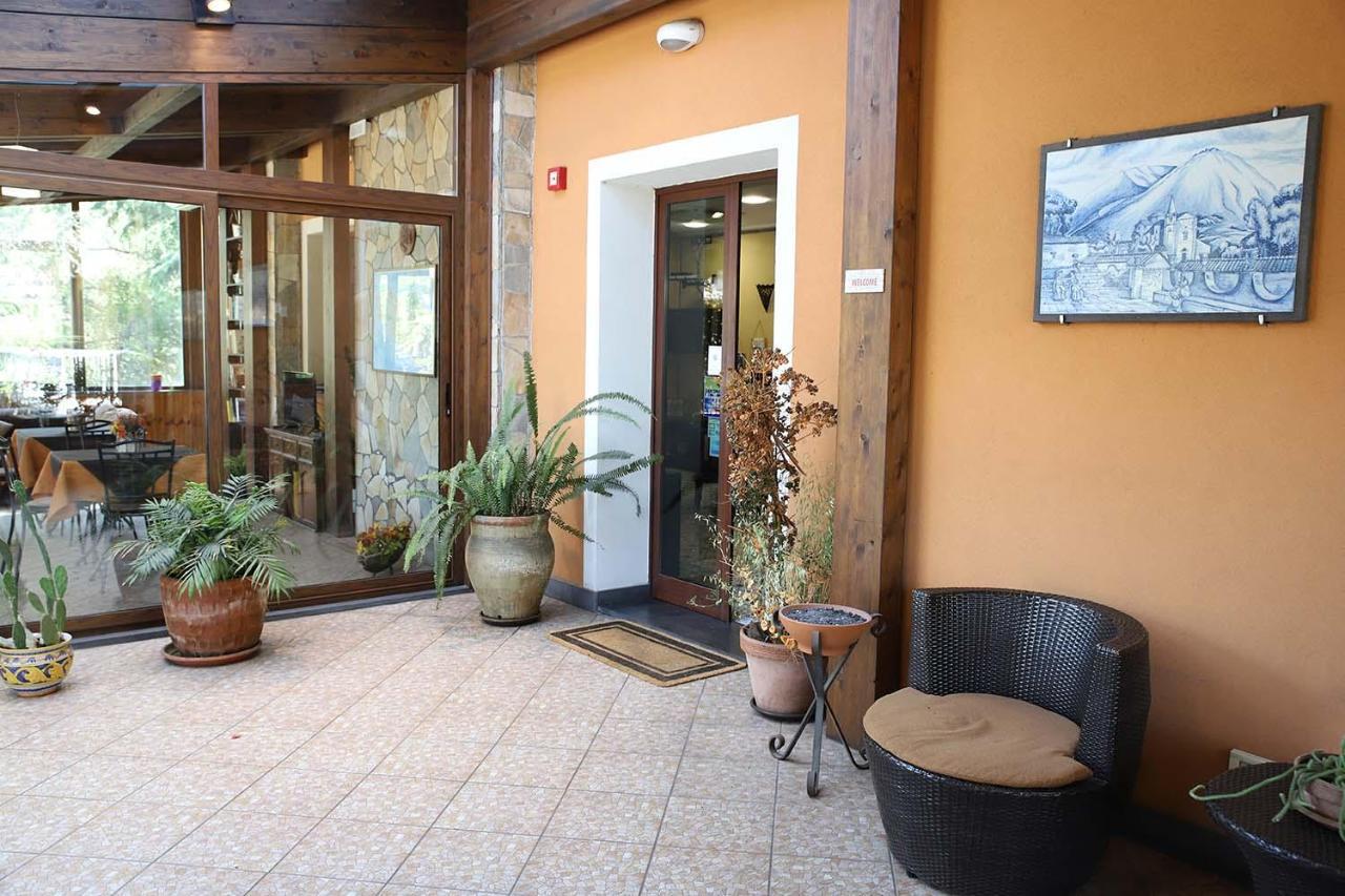 Hotel Alle Pendici Николози Екстериор снимка