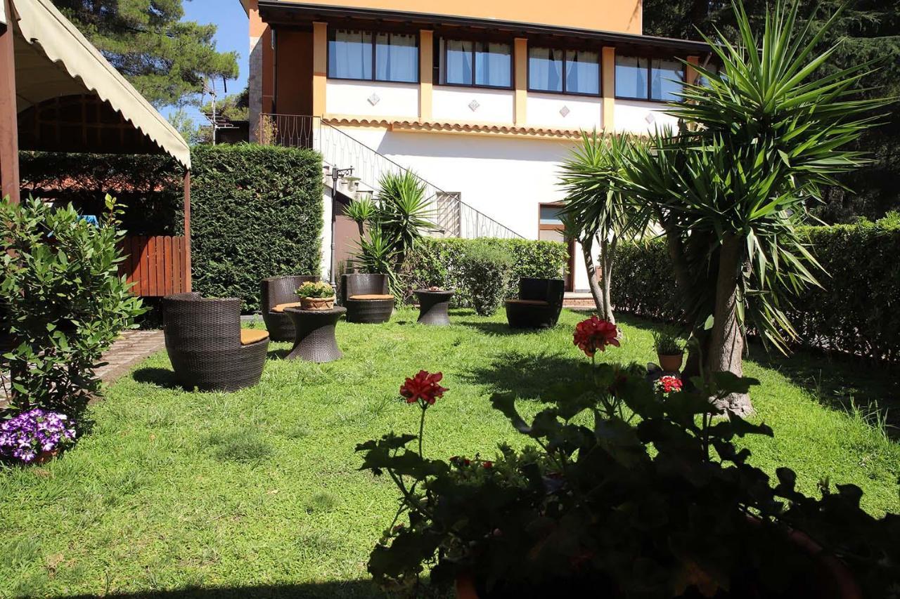 Hotel Alle Pendici Николози Екстериор снимка