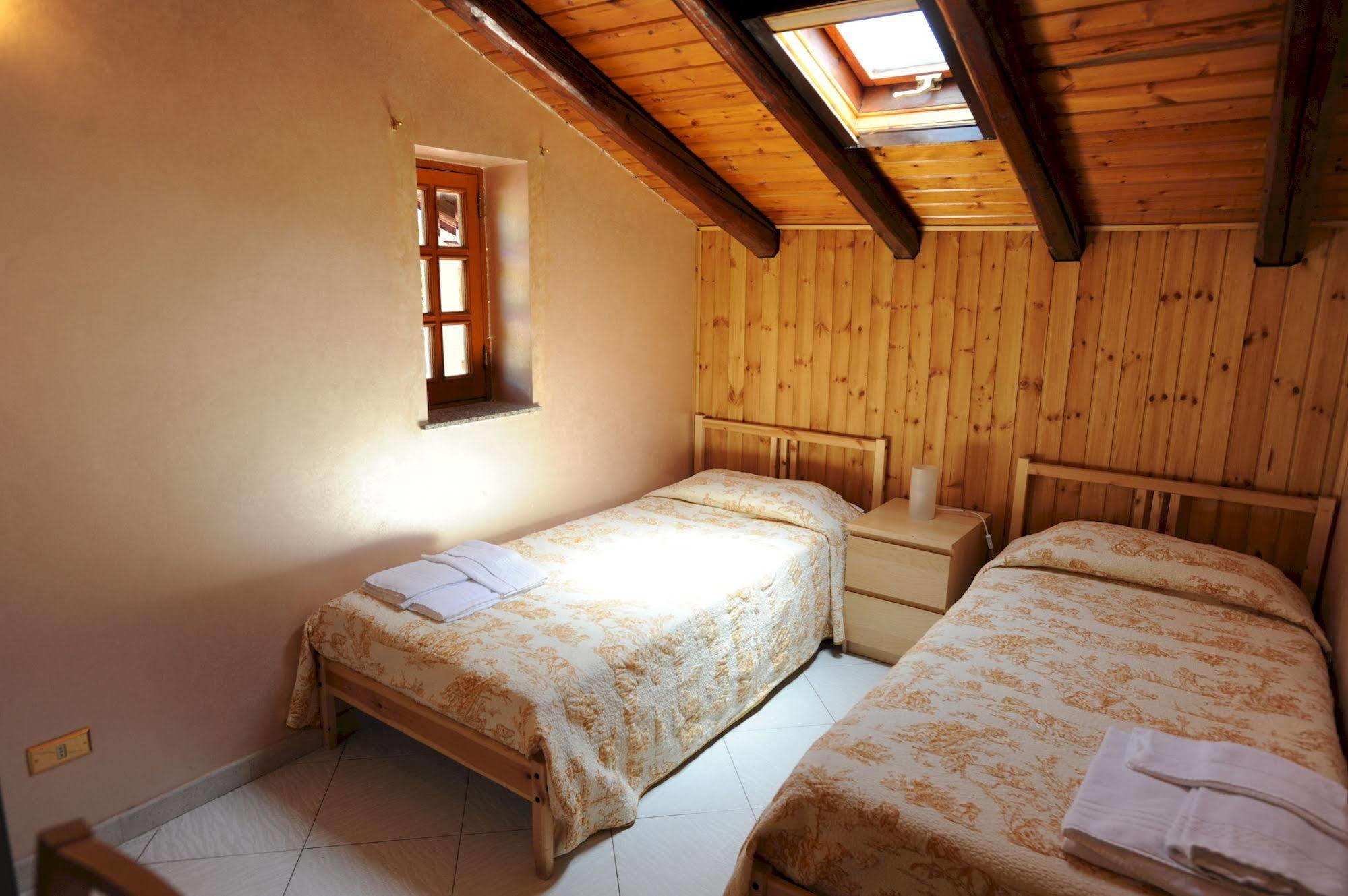 Hotel Alle Pendici Николози Екстериор снимка